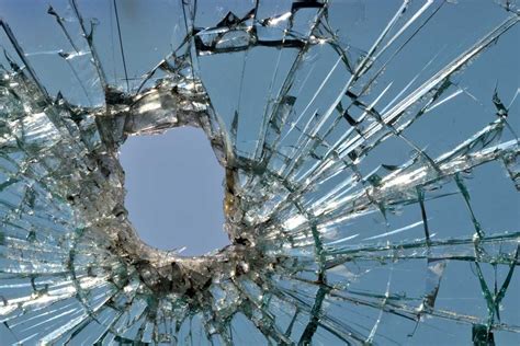 Shattering the Developmental Glass Ceiling - When Leaders Outgrow Themselves